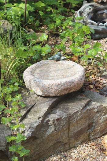 Vogeltränke Granit rund Naturform mit Bronze Vogel Vogelbad für Garten