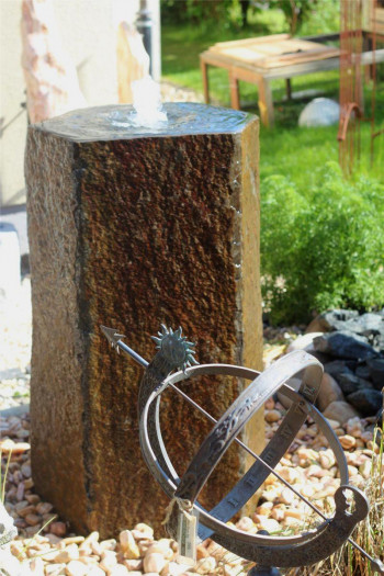 Wasserspiel SET Quellstein Monolith 100cm mit Quellschale Basalt Gartenbrunnen