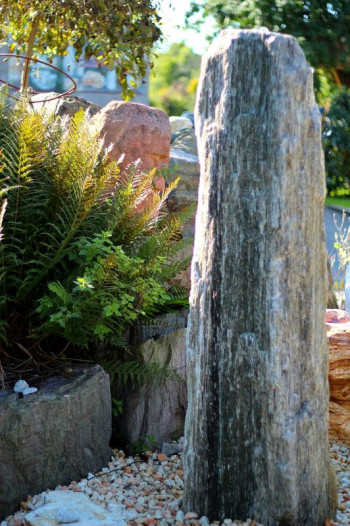 Quellstein Gneis 165cm Naturstein Gartenbrunnen Springbrunnen Komplettset