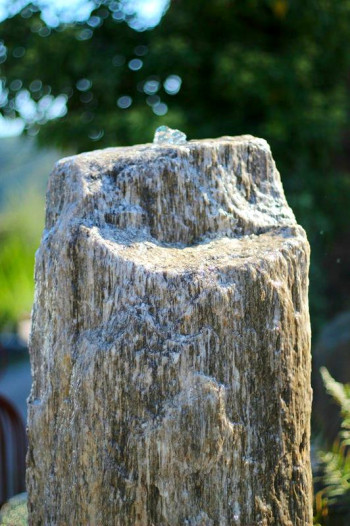 Quellstein Gneis Monolith 165cm Naturstein Gartenbrunnen Springbrunnen Komplettset