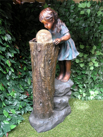 Gartenbrunnen Die Zauberin 83cm Polystone Wasserspiel inkl. dreh. Glaskugel