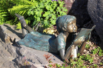 Bronzefigur Mädchen Lara die Leseratte L73cm Bronze Gartenfigur von Rottenecker