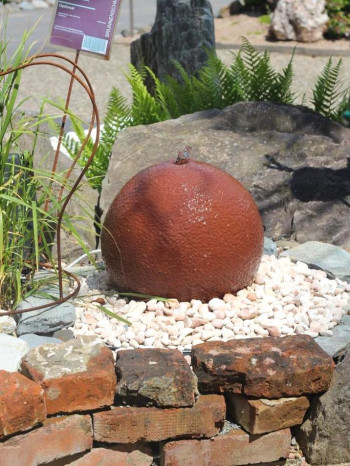 Quellstein Sandstein Kugel 35cm Naturstein Gartenbrunnen Springbrunnen Set