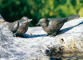 Bronzefigur Vogel nach unten schauend L12cm Bronze Gartenfigur Rottenecker