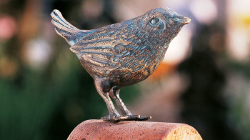 Bronzefigur Vogel Zaunkönig stehend 6cm Bronze Gartenfigur Rottenecker