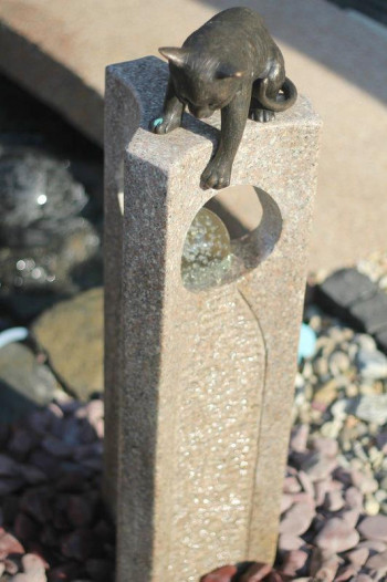 Wasserspiel SET Quellstein Joy 80cm Granit Gartenbrunnen mit dreh. Glaskugel (OHNE Katze!)