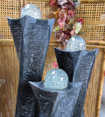 NUR ABHOLUNG! Quellstein Säulen Trio Swirl 100cm Granit Gartenbrunnen dreh. Glaskugel Komplettset