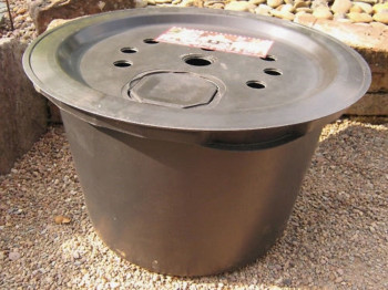 PE Becken mit GFK Deckel Ø 66 cm 90 Liter + Stütze für Quellsteine Wasserspiele