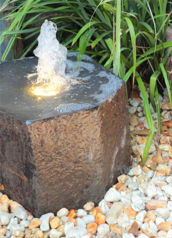VERKAUFT! Quellstein Basalt 29cm mit Quellschale und Fontäne Gartenbrunnen Natursteinbrunnen