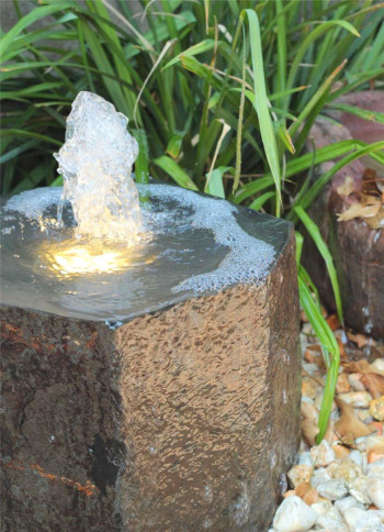 VERKAUFT! Quellstein Basalt 29cm mit Quellschale und Fontäne Gartenbrunnen Natursteinbrunnen