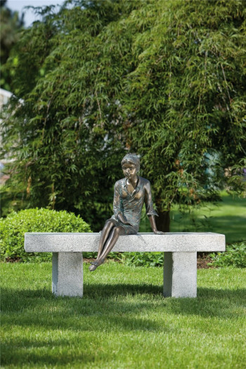 Bronzefigur Mädchen Berrit 48cm Gartenfigur Bronze Rottenecker (ohne Bank)