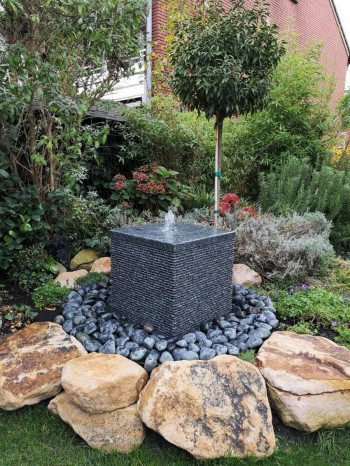 Quellstein Würfel 50cm Granit Gartenbrunnen Springbrunnen Komplettset