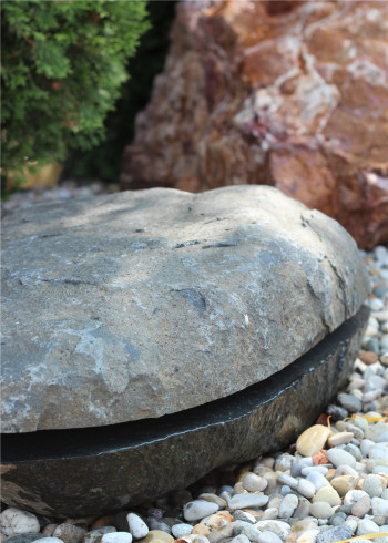 Quellstein Basalt Findling L75cm Naturstein Gartenbrunnen Springbrunnen Komplettset