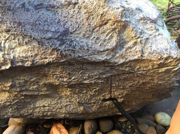 AUSSTELLUNGSSTÜCK - NUR ABHOLUNG! Wasserfall Siki Gartenbrunnen aus Polystone inkl. Pumpe und LED