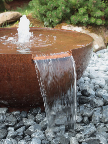 Cortenstahl Wasserschale Bowl 80 mit Wasserfall Edelrost Gartenbrunnen Komplettset