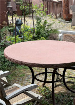 Gartentisch mit Steinplatte 120cm Naturstein Sandstein rot geschliffen/bossiert Gestell Eisen Edelrost