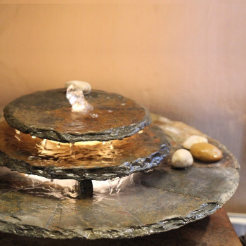 Zimmerbrunnen Kasumi inkl. Pflegemittel Feng Shui Schiefer Tischbrunnen