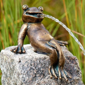 Bronzefigur Froschkönig Heinrich 11cm Bronze Wasserspeier Rottenecker