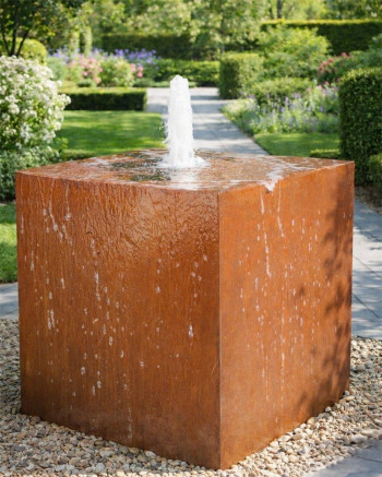 Cortenstahl Würfel 100 Gigant mit Fontäne Edelrost Gartenbrunnen Springbrunnen
