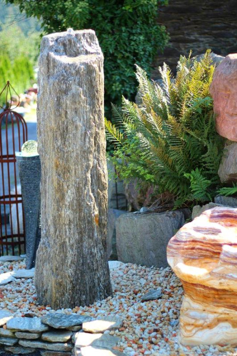 Quellstein Gneis Monolith 165cm Naturstein Gartenbrunnen Springbrunnen Komplettset