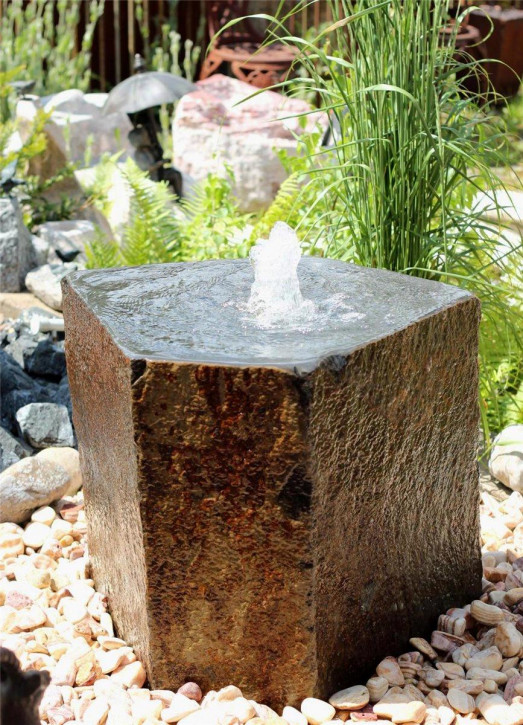 VERKAUFT! Wasserspiel SET Quellstein Basalt 60cm mit Quellschale Gartenbrunnen Springbrunnen