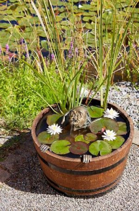 Gargoyle Gustav 50cm Rottenecker Bronze Wasserspeier Kopf mit Händen als Wasserspiel