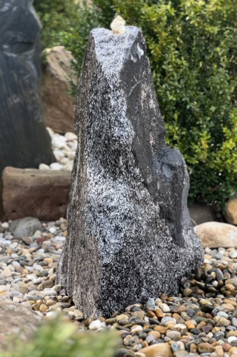 VERKAUFT! Quellstein Granit 95cm Naturstein Brunnen Komplettset Gartenbrunnen Springbrunnen