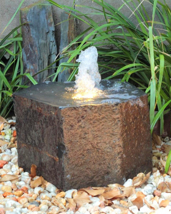 VERKAUFT! Quellstein Basalt 29cm mit Quellschale und Fontäne Gartenbrunnen Natursteinbrunnen