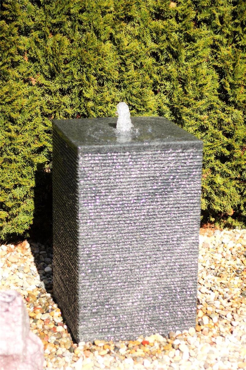 Pumpe Wasserspiel SET Quellstein Säule Shima 50cm Granit Gartenbrunnen inkl