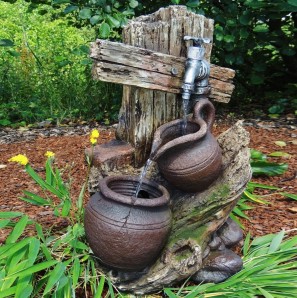 Min Zapfstelle 55cm Wasserspiel Polystone Brunnen Holzoptik inkl. Pumpe und LED