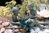 Wasserspeier Kinder Sara & Simon als Wasserspiel Bronze Skulptur Rottenecker
