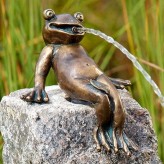 Bronzefigur Froschkönig Heinrich Bronze Wasserspiel für Garten Teich Bachlauf