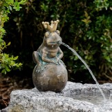 Bronzefigur Froschkönig Leopold 20cm Bronze Gartenfigur Wasserspeier Rottenecker